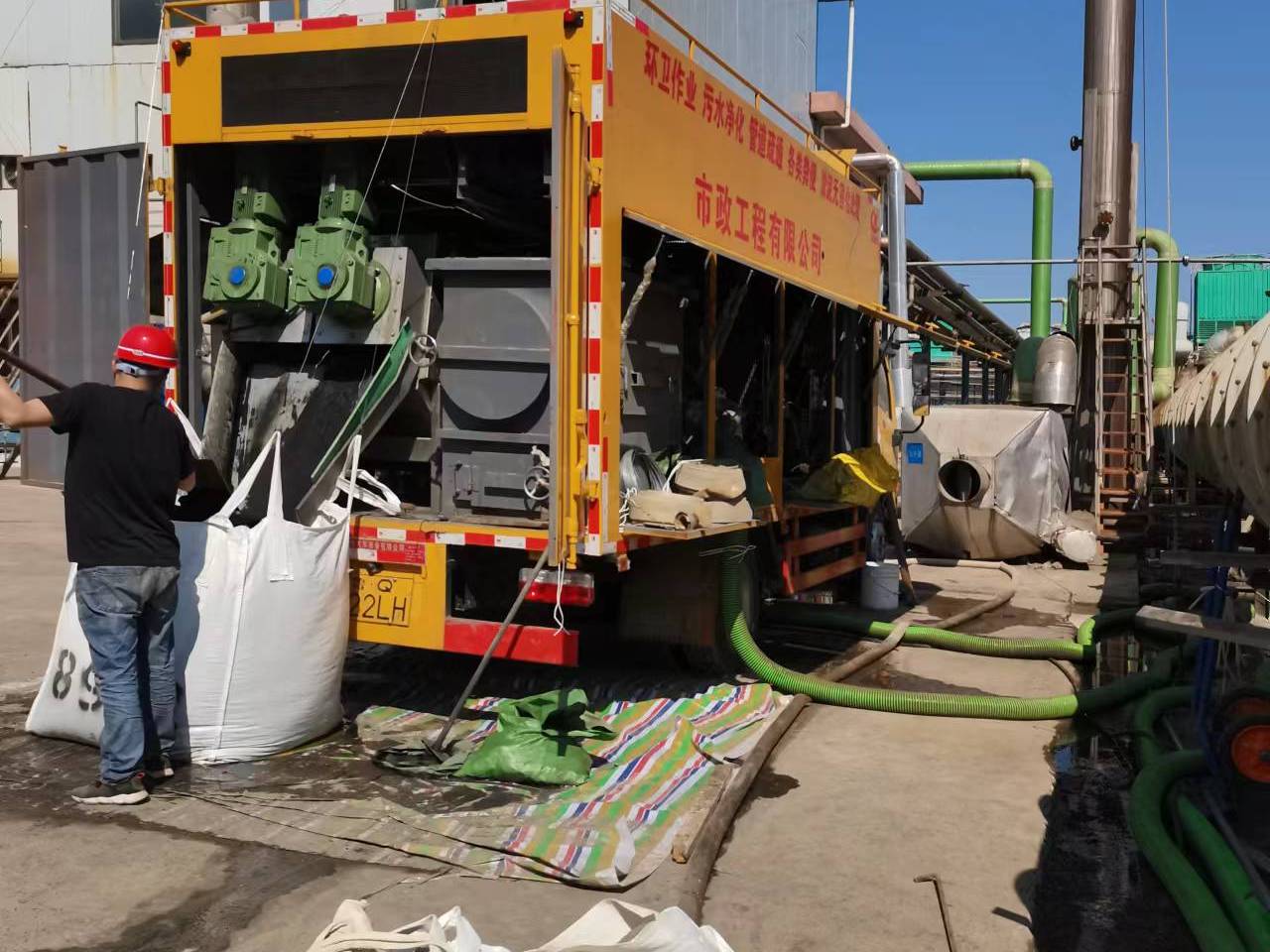 金乡淤泥压干处理